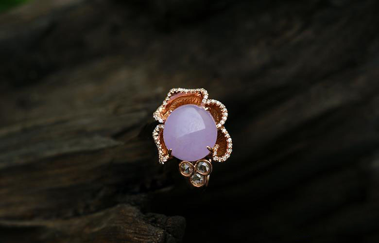18K金钻紫罗兰翡翠戒指 作为爱情的信物而存在