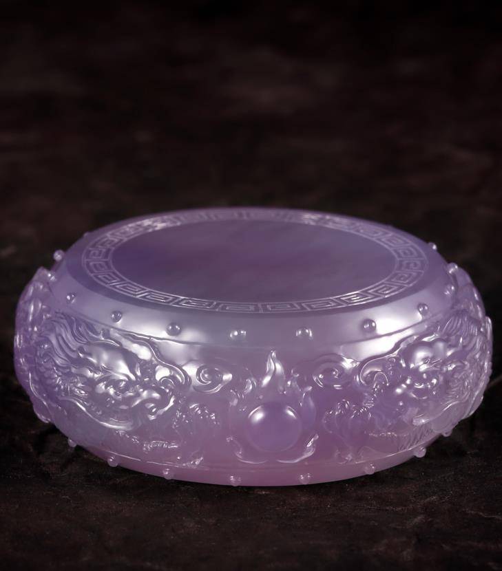 紫罗兰翡翠玉石雕刻的战鼓，为何差异那么大？