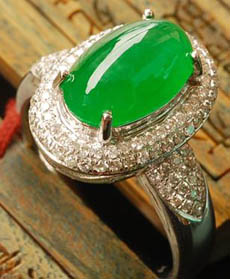18K白金镶钻石翡翠戒指--老坑冰种浓阳绿极致奢华自由女神