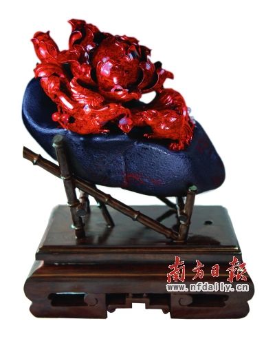 翡翠玉佛(a货)桂林鸡血玉蹿红收藏市场