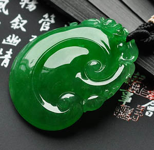 天津翡翠鉴定中心罕见极品老坑玻璃种帝王绿满色天然翡翠如意