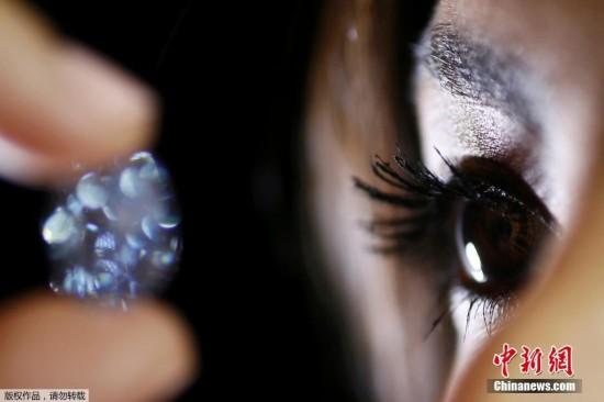 玉石雕刻技术教程10.1克拉最大椭圆形鲜彩蓝钻将拍卖 估价超2亿港币
