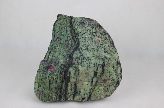上海合卿阁现8.8kg天然红宝石原石