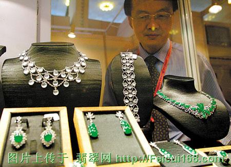 缅甸翡翠观音吊坠价格第三届中国（上海）国际黄金珠宝玉石展开幕（图）