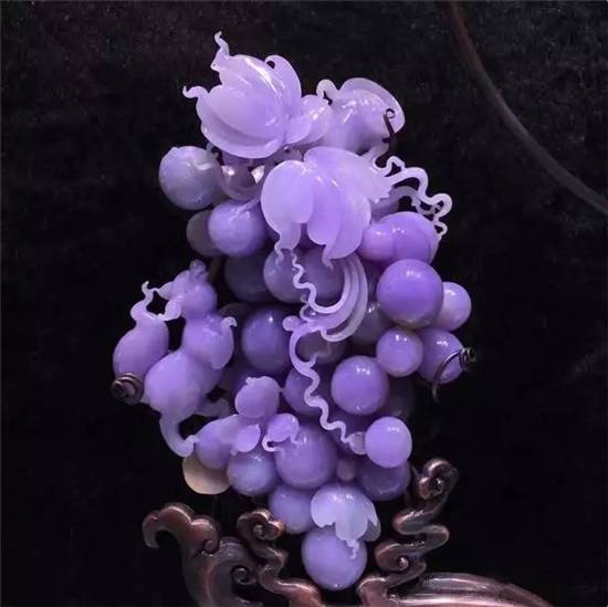 红翡绿翠紫为贵：美若天仙的紫罗兰花翡翠鉴赏