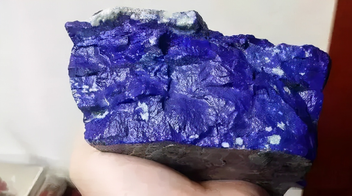 三彩翡翠手镯蓝矿石和青金石的区别是什么？