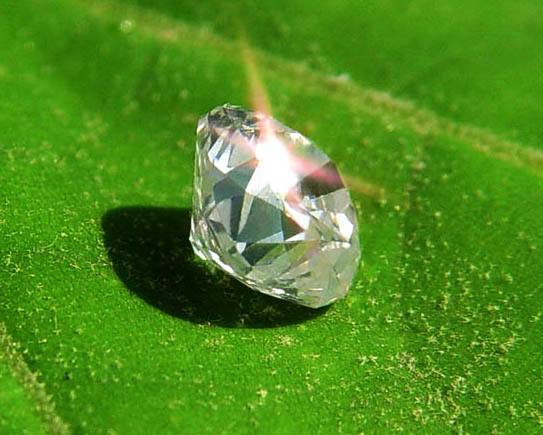 选用金刚石来制作钻石，有何缘由？