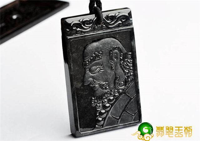 乌鸡种翡翠怎么判断好坏？行语让你详细描述它的行业发展前景！