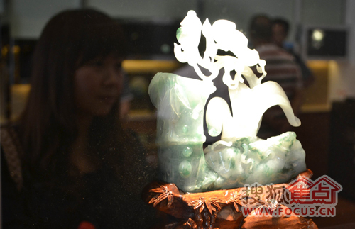 “春之韵”珠宝玉石展开幕 数十亿元的翡翠珠宝展品璀璨亮相