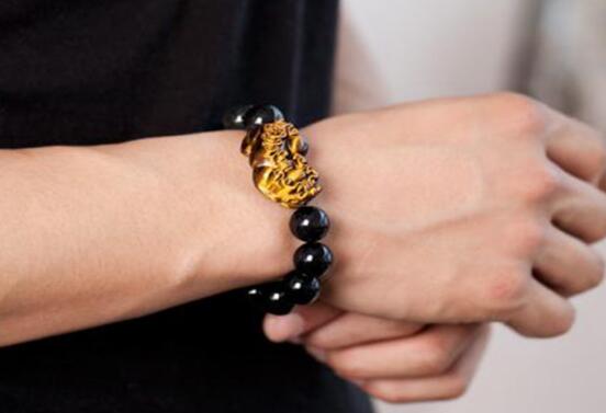 黄金貔貅手链的佩戴方法