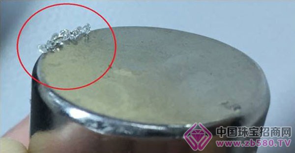 国内市场发现小颗粒无色高温高压合成钻石-第2张图片-冰筹网