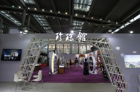 绍兴特色工业产品展在深圳开幕 珍珠馆大放异彩-第1张图片-趣盘玩