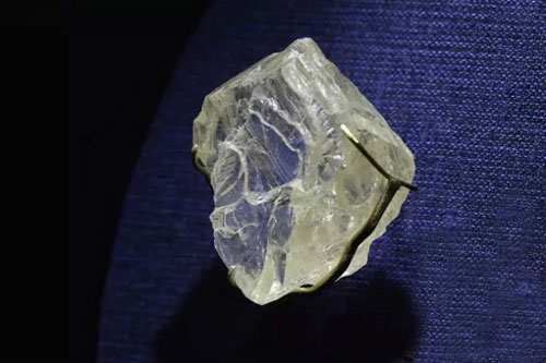 北美大宝石级钻石原石Diavik Foxfire在华盛顿展出