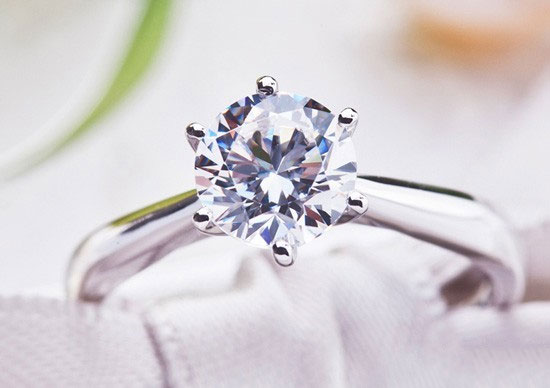 钻石保养方法，钻石怎么保养可以一直保持光泽？