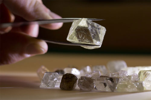 戴比尔斯2023年的毛坯钻石开采量增加至3530万克拉
