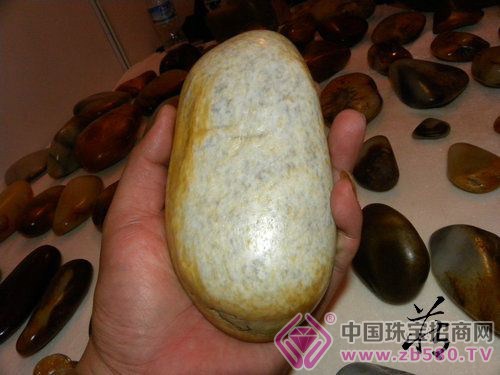 什么是和田玉中白皮籽料