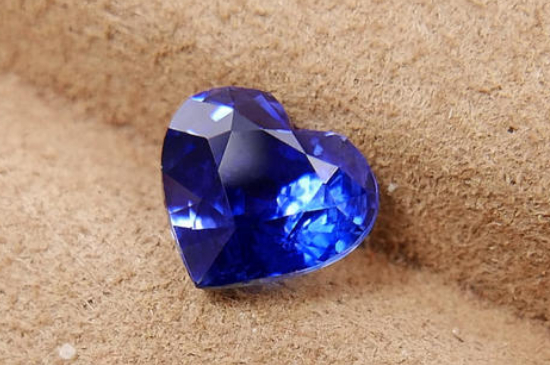 蓝色尖晶石与蓝宝石的区别-第3张图片-冰筹网