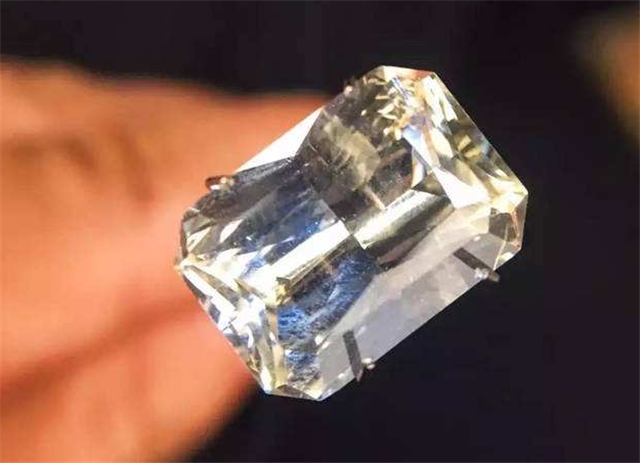 Darry Ring每一枚钻石都有独特专属的印记