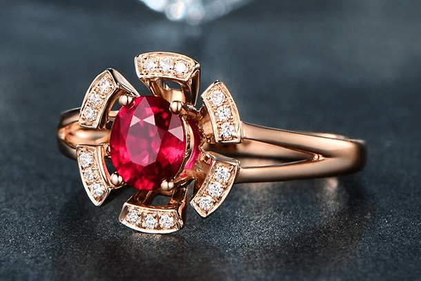 红宝石戒指戒面价格多少钱一克拉？鸽血红宝石市场价格一般多少？