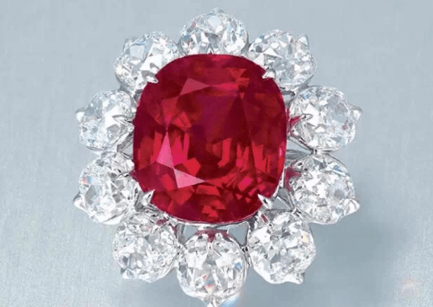 红宝石和钻石的价值哪个高？应该如何选择？