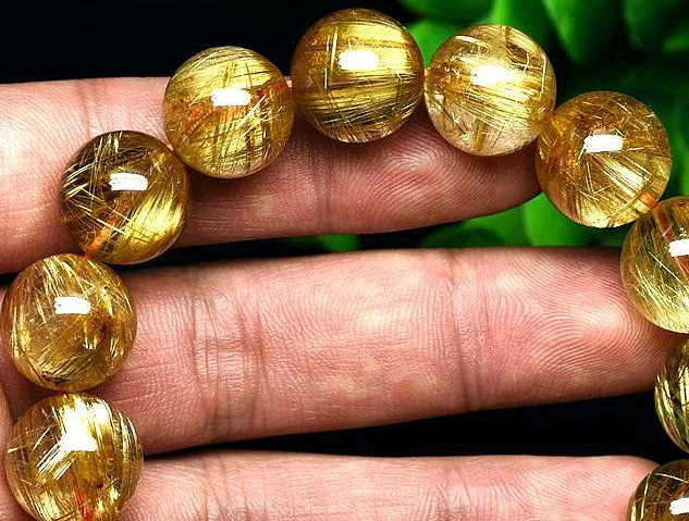 金牛座的幸运石水晶守护石是什么?金牛座的人戴什么水晶饰品最合适？