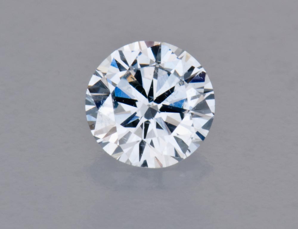 蓝宝石和钻石相比哪个更有价值？它们为什么都深受人们的喜欢？