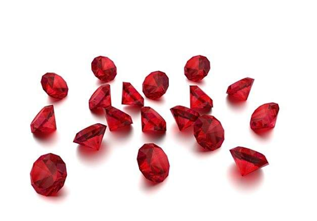 广州拍卖会推出大型红宝石原石