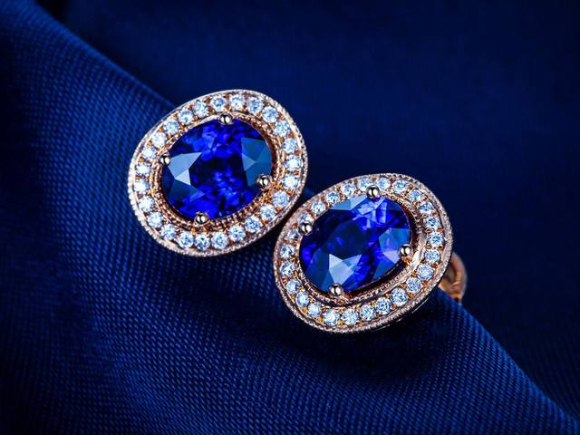紫金和蓝宝石究竟有多配？紫金蓝宝石做成的戒指能让你心动吗？