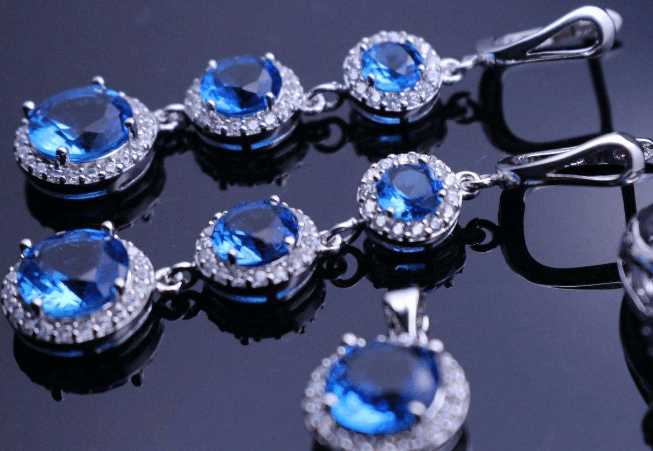 蓝宝石戒指戒面价格多少钱一克拉，天然蓝宝石市场价格一般多少？