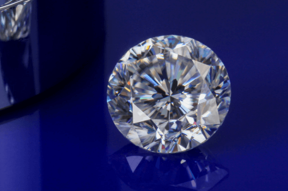 它的价格仅是钻石的十分之一！莫桑钻石价格为啥便宜？