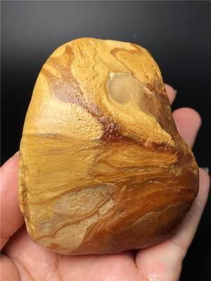 波兰蜜蜡琥珀原石怎么样，波兰蜜蜡琥珀原石的特点是什么？