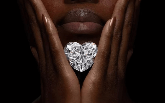 宝石能够让自己看起来更与众不同，女性爱钻石更需要懂得保养钻石！