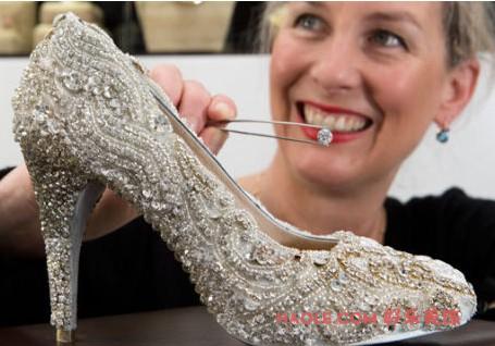 世界上最昂贵钻石高跟鞋售价超过27.6万英镑