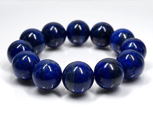 蓝色蓝宝石价格决定因素有哪些？购买蓝色蓝宝石需要注意什么？