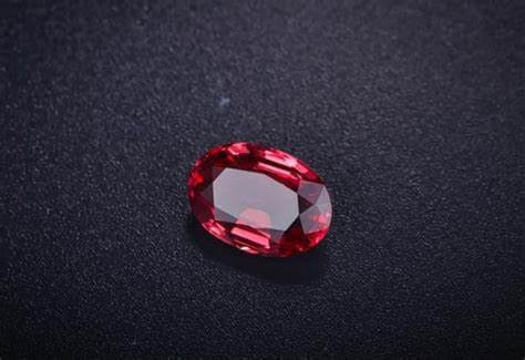 红色尖晶石和红宝石区别是什么？