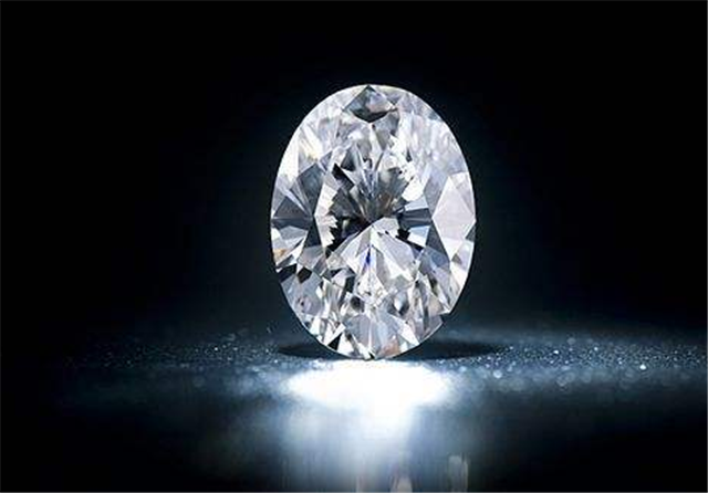 钻石也是身份象征的另一只体现方式