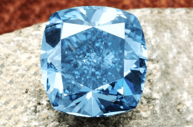 什么是垫型钻石？它已在珠宝界盛行了一个世纪！