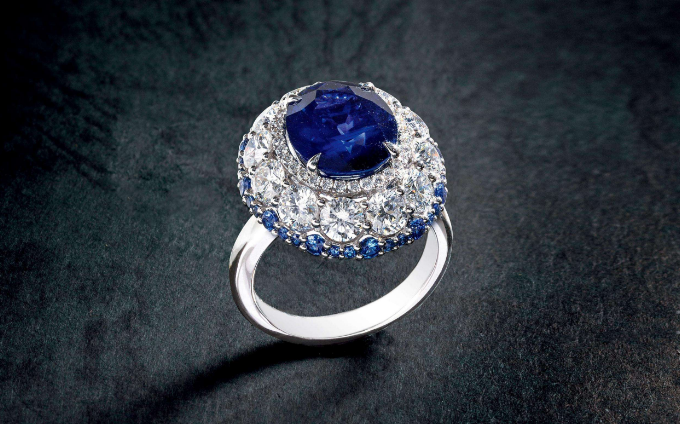 听说，这种颜色的蓝宝石是价格最高的蓝宝石！