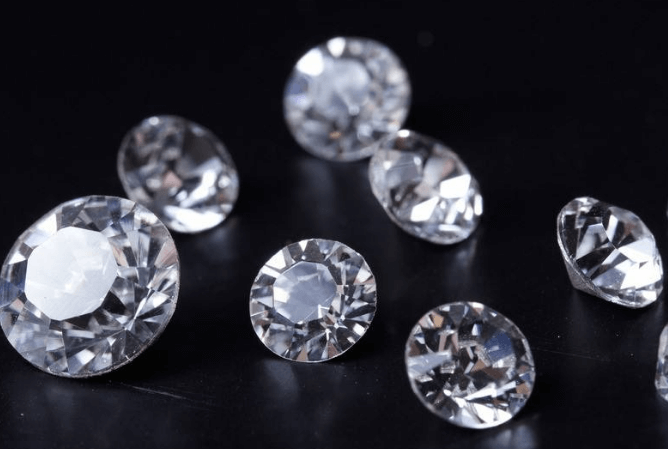 钻石vs和vvs的区别在哪里？是什么影响了钻石的净度等级？