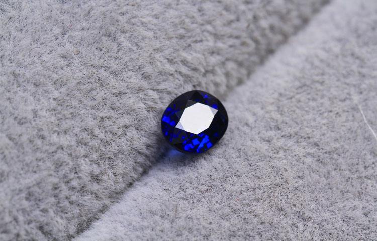 纯天然蓝宝石戒面价格如何？如何鉴定天然蓝宝石？