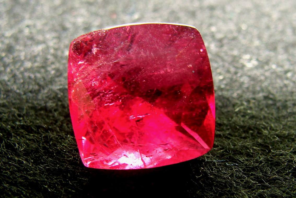 你知道红宝石是七月生辰石吗？对于红宝石价格你的了解有多少？
