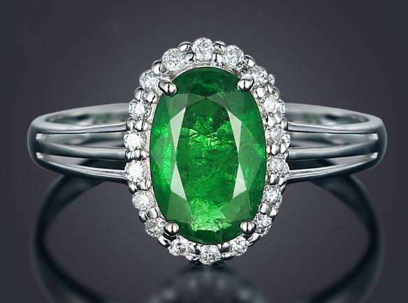 祖母绿钻石钻戒价格很高，挑选与保养自然是重中之重！