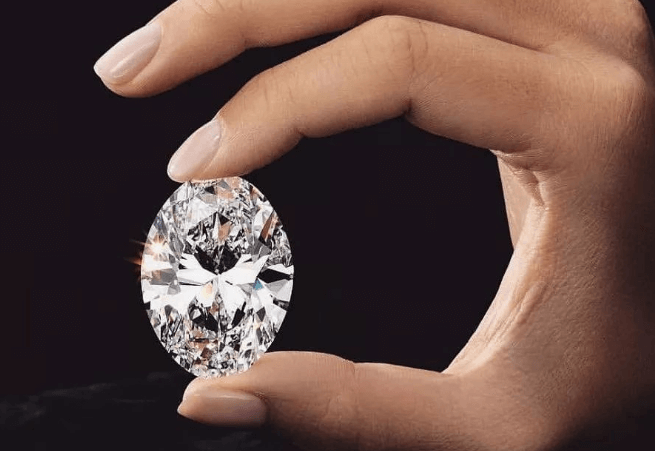 钻石裂痕影响价格吗？出现这种瑕疵的钻石要谨慎购买！