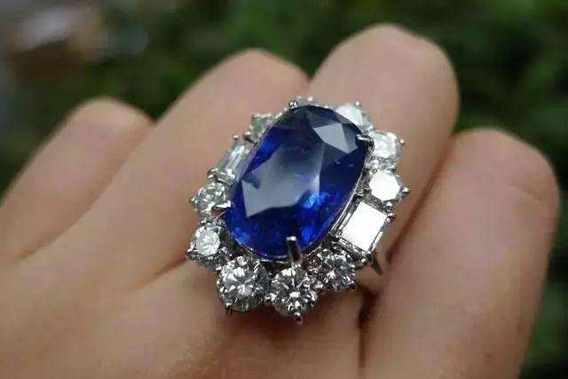 一颗蓝宝石价值靠什么来确定？入手蓝宝石前要注意什么？