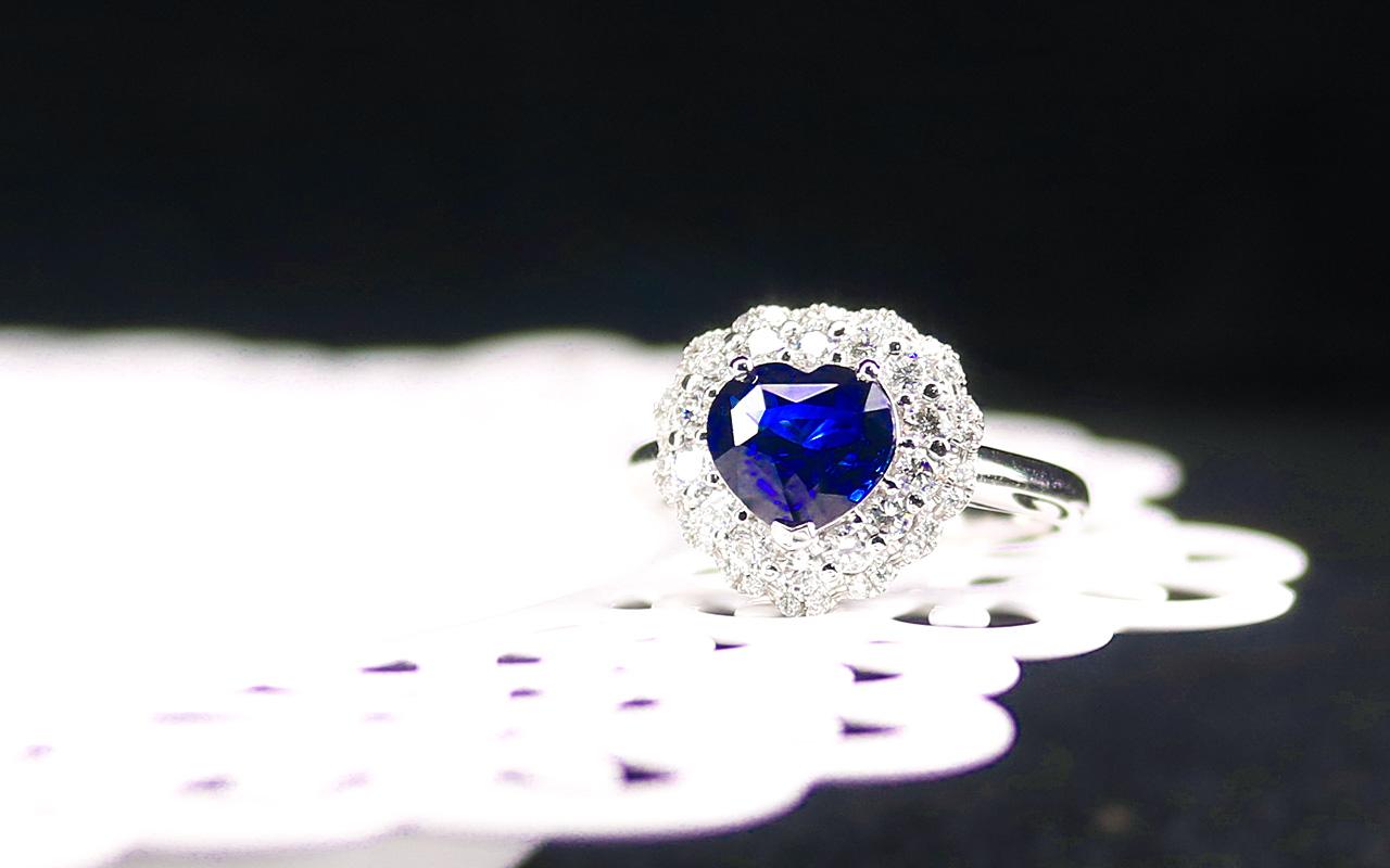 为什么说皇家蓝蓝宝石是蓝宝石中的精品？带你全面了解皇家蓝蓝宝石！