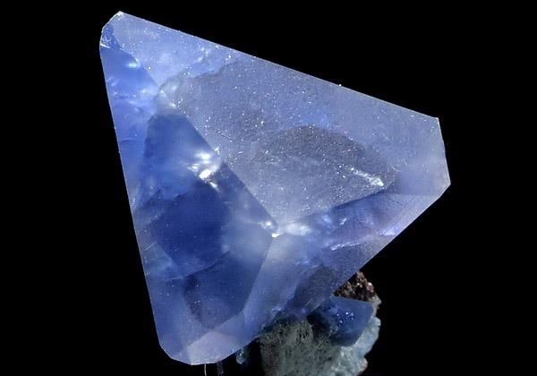 容易与蓝宝石混淆的六种矿物质！快来学习！