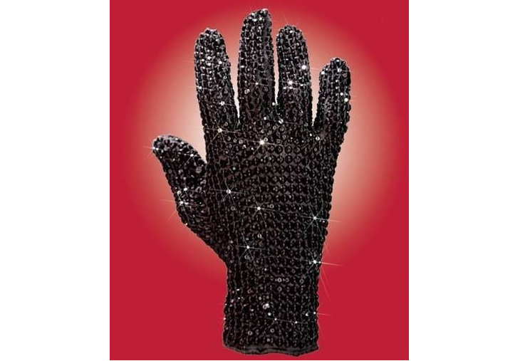 迈克尔·杰克逊镶有施华洛世奇水晶手套以125万售出