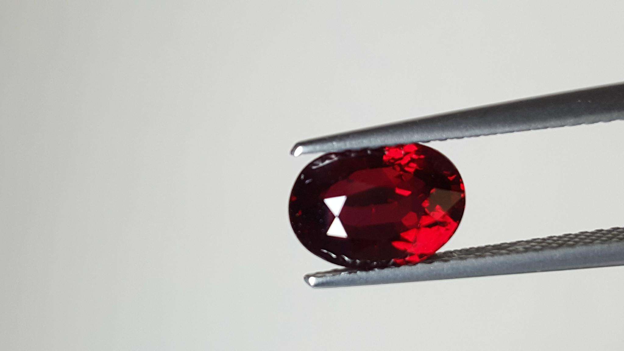 鸽血红红宝石有多贵？为什么说鸽血红是红宝石中品质最好的？