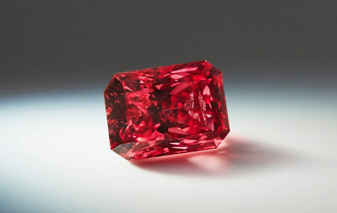 红宝石和红钻石的区别有哪些？它们是完全不同的两种物质！