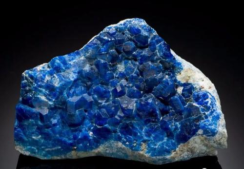 容易与蓝宝石混淆的六种矿物质！快来学习！